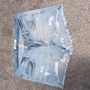 Women distressed jean shorts